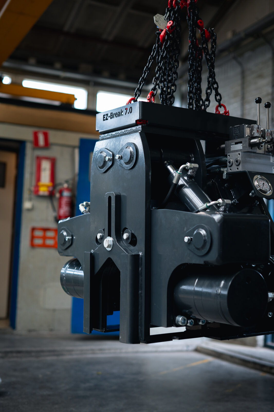 Three-quarter view of the machine.